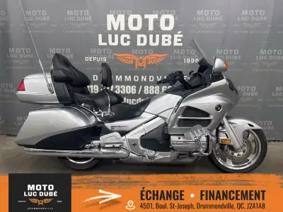 2015 Honda GL1800 Goldwing Honda GL1800 Goldwing 2015 127 449 KM FREINS ABS NAVIGATION HIGHWAY PEGS...