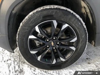 Tackle winter commutes with confidence and comfort in this 2023 Chevrolet Trailblazer LT. Designed t... (image 9)