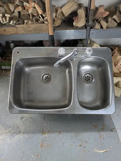 Prix pour vente rapide. Tout est inclus dans le prix, un robinet neuf et 2 speedway neuf, les deux c...