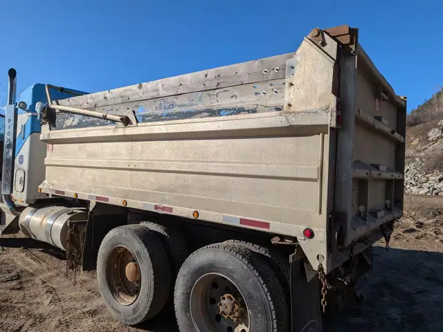 2005 KENWORTH T800 in Heavy Trucks in Kamloops - Image 30