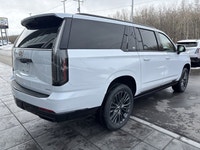 | 55 HD Curved Display | AKG 38-Speaker Audio | Super Cruise | Panoramic Sunroof | Semi-Aniline Leat... (image 8)