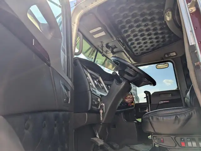 2020 KENWORTH W900L in Heavy Trucks in City of Montréal - Image 18