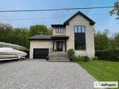 VENDU Très bien entretenue, Quartier familial, Dans un cul-de-sac, Aucun voisin arrière. 5 grandes c...