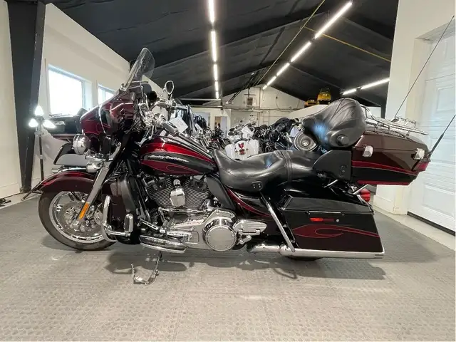 2013 Harley-Davidson CVO Electra Glide Ultra LIKE NEW/HEATED SEA in Sport Touring in North Bay - Image 4