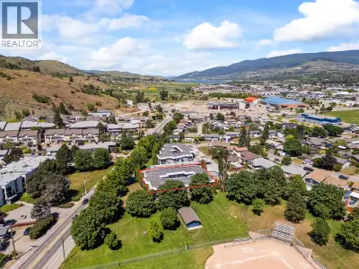 Renovated and move-in ready! This bright and modern 2-bedroom unit in Parkland Gardens offers stylis...