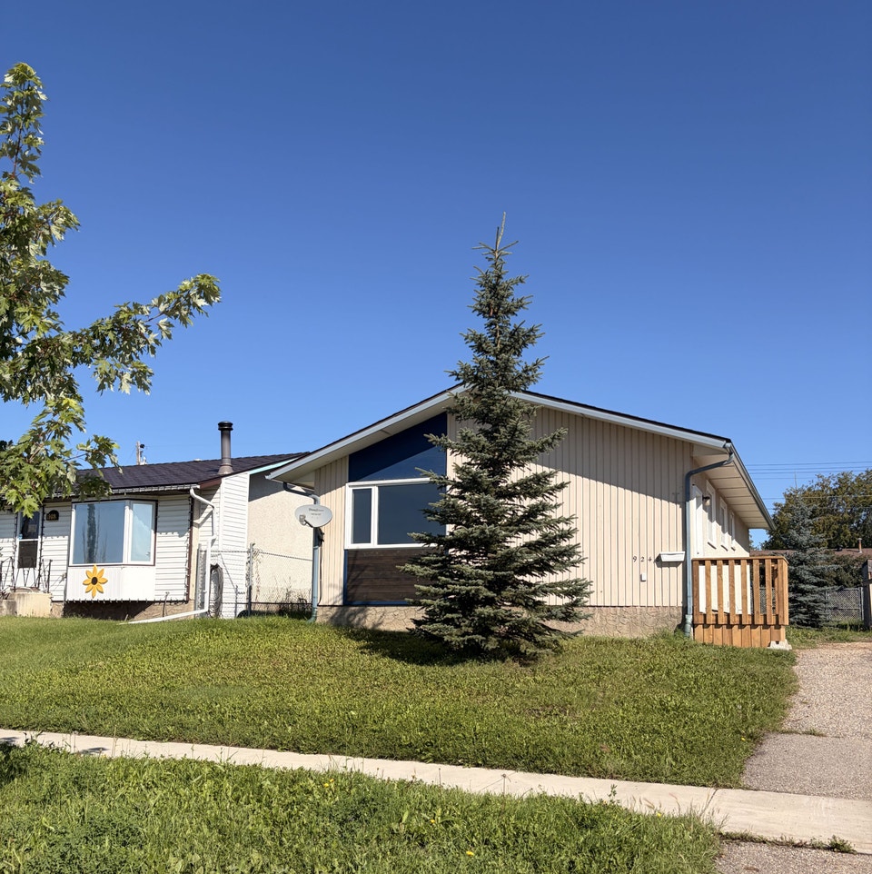 #8681- 3 bed/ 2 Bath home in Mountview. Avail Now! $1850 | Long Term ...