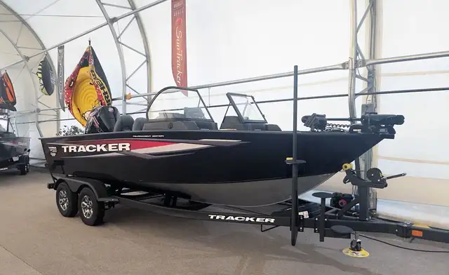 2026 TRACKER Targa V-19 Combo Tournament Edition fishing boat in Powerboats & Motorboats in Calgary - Image 2
