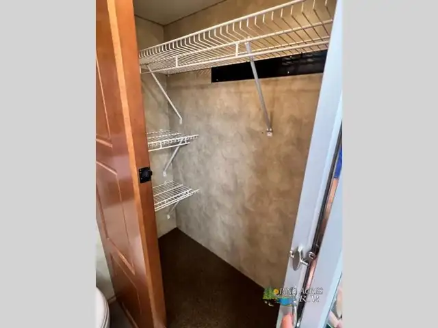 2015 Fleetwood RV Providence 42M only 027,446 Miles in RVs & Motorhomes in Moncton - Image 52