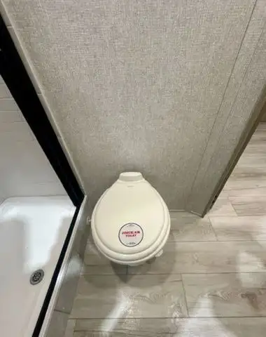 2025 East To West 2475BH in Travel Trailers & Campers in Winnipeg - Image 28