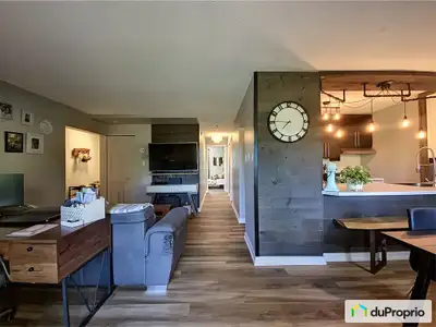 Magnifique condo rénové confortable & chaleureux. Composé de 2 chambres, une salle de bain, une sall...