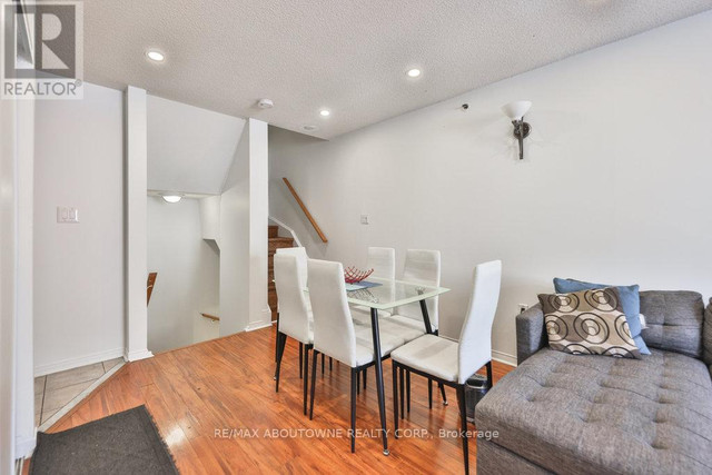 #823 -75 WELDRICK RD E Richmond Hill, Ontario in Condos for Sale in Markham / York Region - Image 3