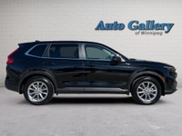 CLEAN CARFAX. CONFIDENCE MEETS CONVENIENCE Elevate your daily drive with this stylish and versatile... (image 5)