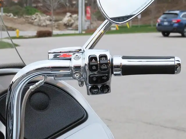 2016 Harley-Davidson FLTRUSE - CVO Road Glide Ultra in Sport Touring in Cambridge - Image 15