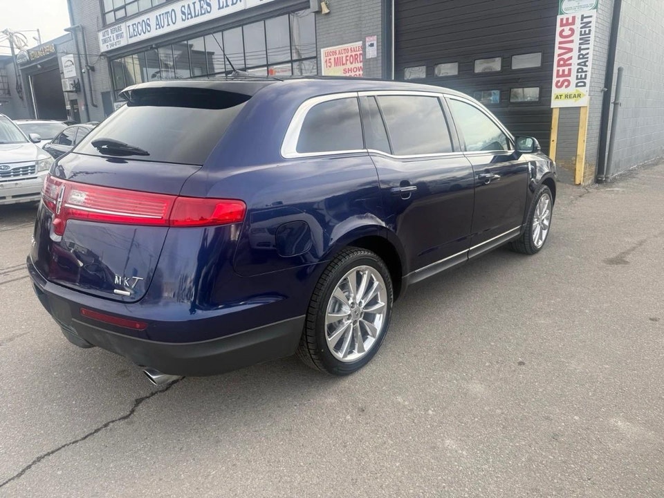 Lincoln Mkt 2011 photo 2
