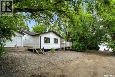 The Perfect 3-Season Cabin Getaway! Welcome to your ideal escape – whether you’re hosting family and...