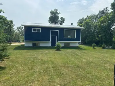 R19//Lake Manitoba Narrows/Amazing Opportunity to enjoy the lake life. Recently Painted exterior, Th...