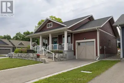 Escape the pace of city life and settle into the comfort of this beautifully designed detached raise...