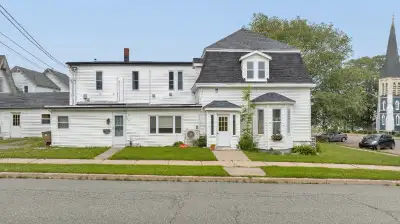 If this is still posted, it is still available. This inviting 1-bedroom plus den apartment located a...