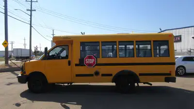 2009 GMC SAVANA 3500 18 PASSENGER SCHOOL BUS Amvic Licenced... - 2009 GMC SAVANA 3500 - Passengers 1...