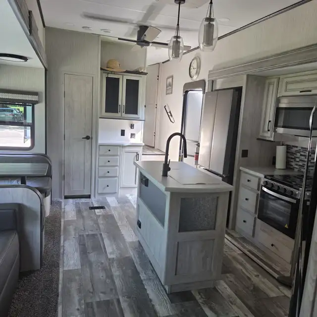 2023 SIERRA 3440BH-LUXURIOUS 2 BEDROOM LOFT,1.5 BATH,FINANCING! in Travel Trailers & Campers in Ottawa - Image 25