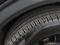 PREMIUM TECHNOLOGY PACKAGE -inc: 10.1 LCD Capacitive Portrait Touchscreen Located in centre stack w/... (image 9)