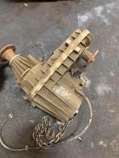 Selling 2009 f350 transfer case it has 190 000 km it's electric shift this transfer case will fit 20...