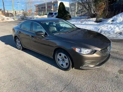 4 cylindres 2.5l, sièges en cuir, caméra de recul surveillance angle mort et sièges chauffants. 4 cy...