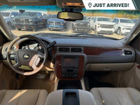 Leather Seats, Climate Control, Steering Wheel Audio Controls, Bose Speaker System, Rear Vision Came... (image 4)