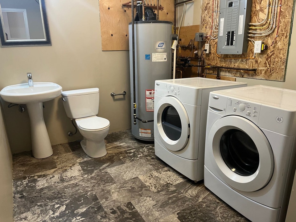 2 Bed 1.5 Bath Unit in Sylvan Lake, AB 5
