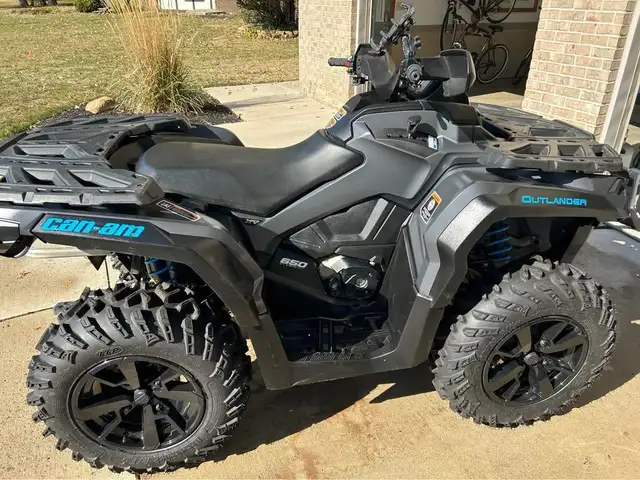 2020 CAN-AM OUTLANDER 650 XT-BLACK! in ATVs in Sudbury - Image 3