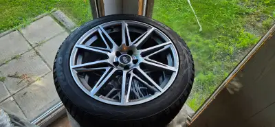Pneus Toyo Observe G3 ice 245/45/20 Viens avec TPMS valves. Servie très peut (5000km.app) bone pour...