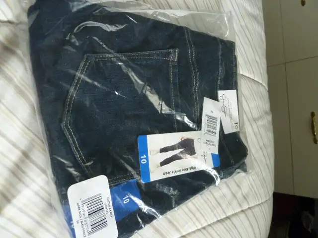 Ladies/teens high rise ankle jeans in Women's - Bottoms in Oshawa / Durham Region - Image 2