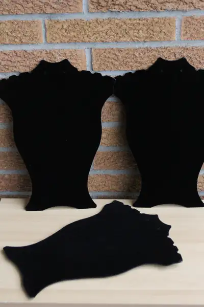 AVAILABLE IF POSTED, please reply with day/time to view, thank-you. (6) Black necklace displays, 14"...