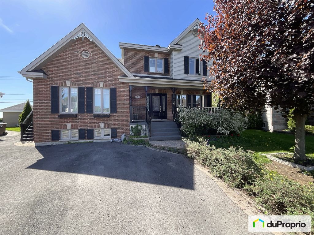$899,000 - Intergenerational in St-Jean-sur-Richelieu (St-Luc) — photo 1