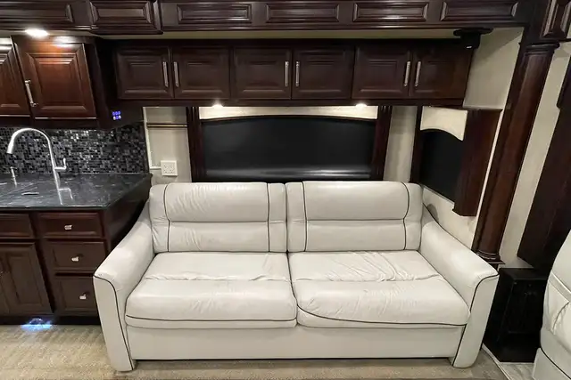 2014 American Coach Eagle 45T – Pre-Owned Class A Motorhome in RVs & Motorhomes in Red Deer - Image 23