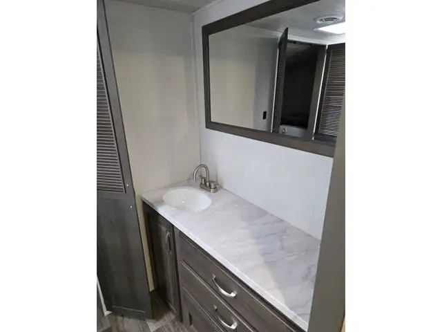 2022 Keystone RV Cougar Premium 355FBS in Travel Trailers & Campers in Penticton - Image 21