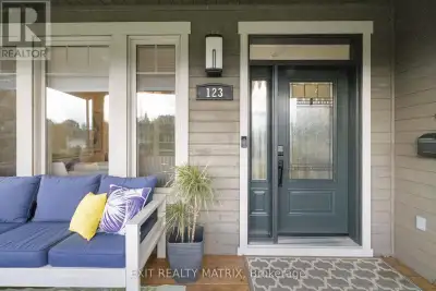 Custom-built Linwood home on a premium 1-acre lot backing onto Pakenham Highlands Golf Club in Paken...