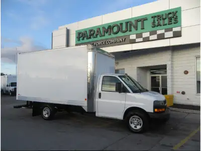 V8 GAS ENGINE, AUTO TRANS, A/C, LEATHER WRAPPED STEERING WHEEL, TILT STEERING WITH CRUISE CONTROL, A...