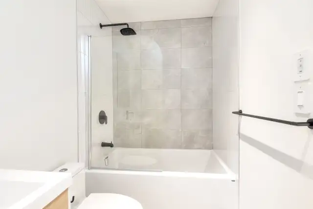 3.5 condo appartement luxe à louer à Outremont-Milhaus in Long Term Rentals in City of Montréal - Image 7