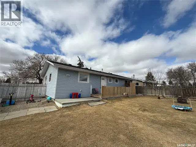 30 West ROAD Kindersley, Saskatchewan in Houses for Sale in Saskatoon - Image 4