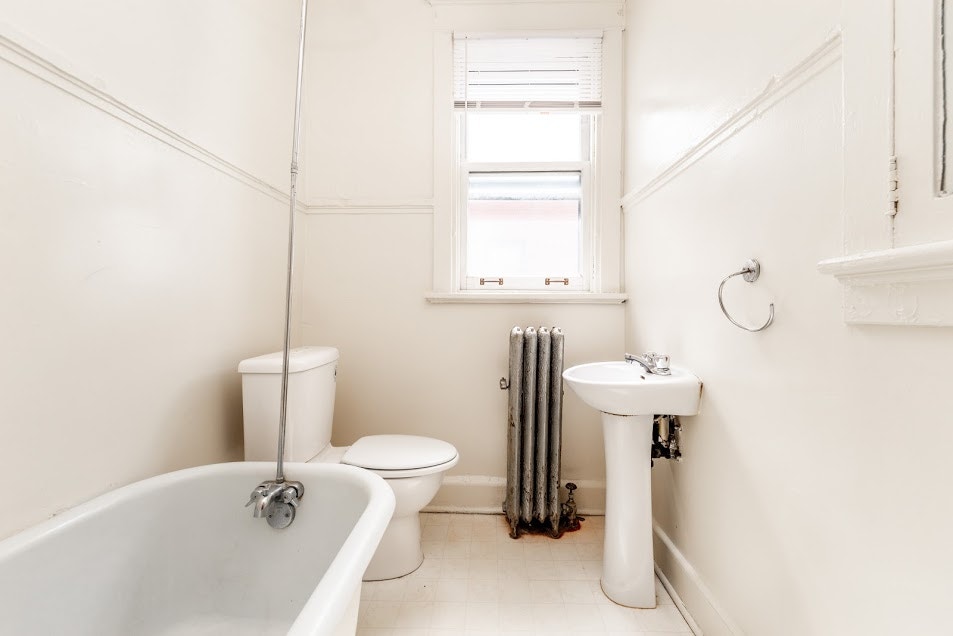 309 Sherbrook- Casa Loma Apts- 1 Bedroom 5