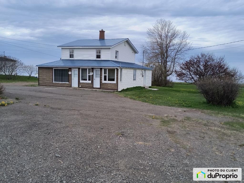 $280,000 - Duplex for sale in Caplan — photo 2