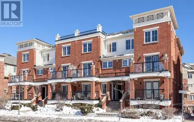 Welcome to this charming and spacious 2 bedrooms, 2 bathrooms stack townhouse available for rent imm...