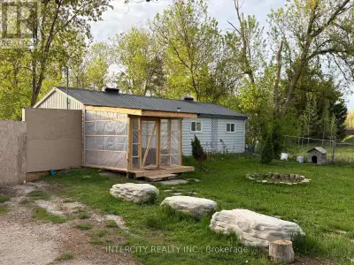 Charming detached 1-bedroom above-ground apartment for lease in Georgina, located at Hwy 48 & Ravens...