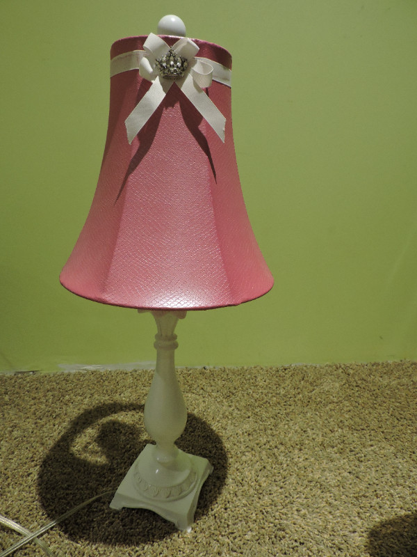 Pretty pink table lamp | Indoor Lighting & Fans | Edmonton | Kijiji