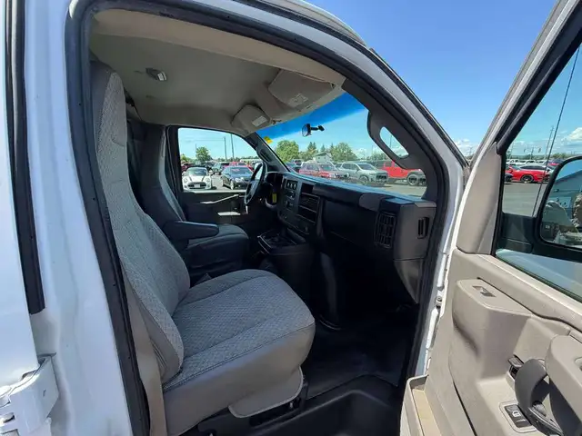 2017 GMC Savana5352715857382707215