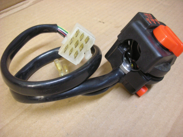 Used Right side handle bar switch assembly 1979 CBX in Other in Stratford - Image 3