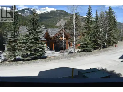 Start planning your vacations here at Panorama Mountain. This 1/4 share, 3 Bedroom corner unit is yo...