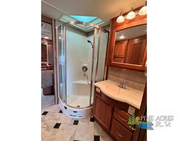 2009 Holiday Rambler Endeavor 41 PDQ 062,221 Miles in RVs & Motorhomes in Moncton - Image 43