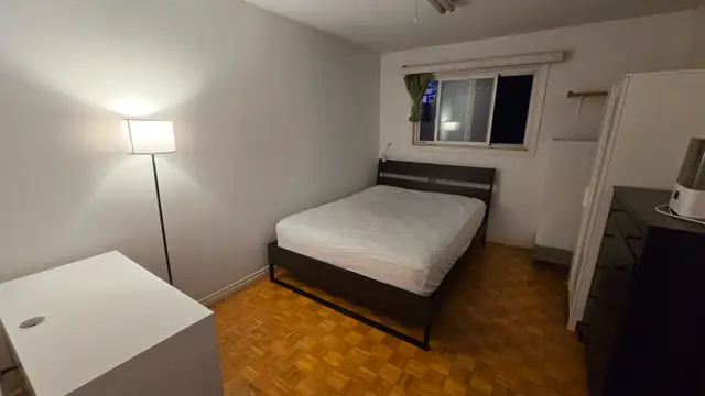 september- All females - Room for rent near seneca newnham in Room Rentals & Roommates in Markham / York Region - Image 2